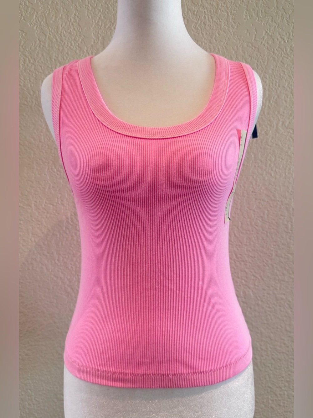 Universal Thread Shrunken Rib Slim Fit Tank Top - Bright Pink - NWT! - Medium
